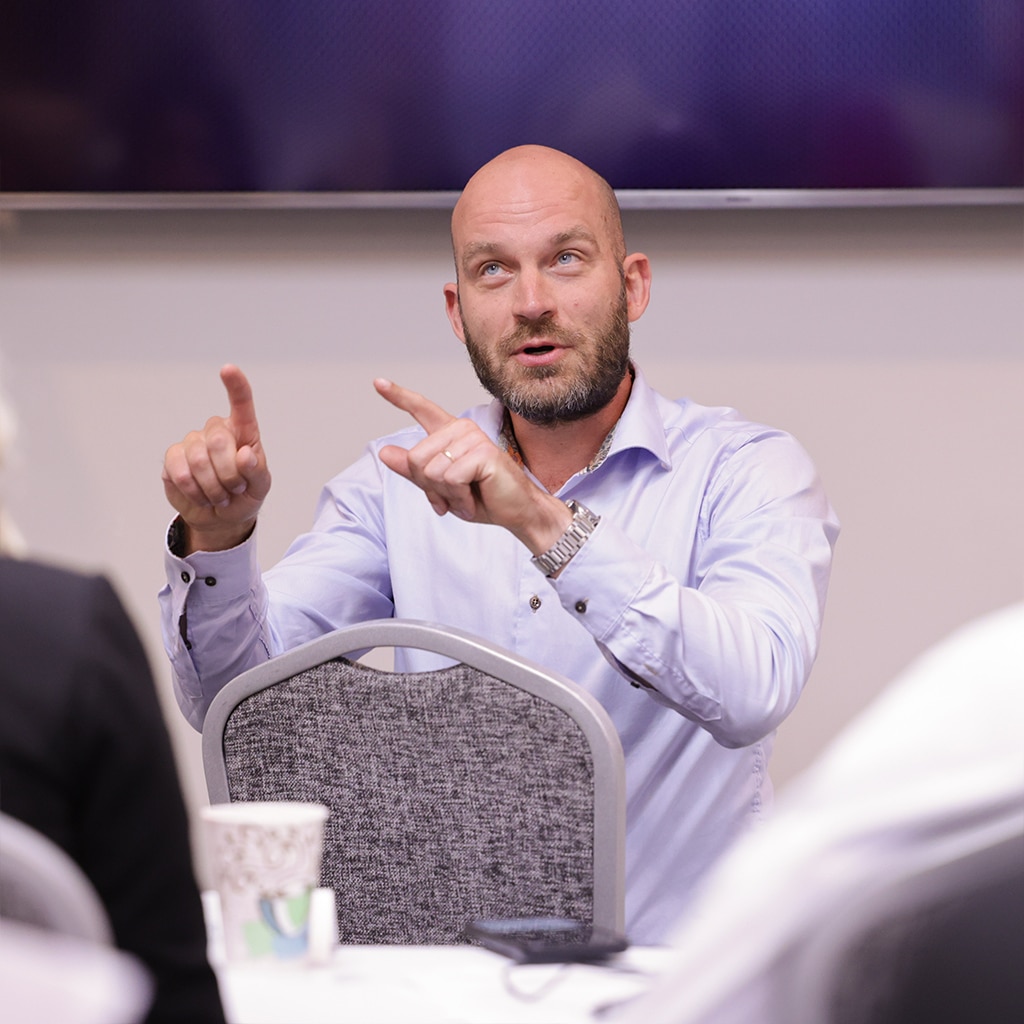 Andrus Albi conducting a training session